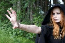 Paano maging isang satanic witch