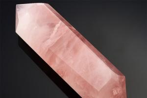 Розовый кварц – камень любви, открывающий сердце и врачующий душу